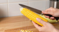 I’ll Never Shuck Corn Again After Learning An Ingenious Trick That Takes Seconds